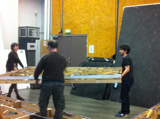 Montage du décors au 104